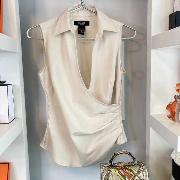 💛 EXPRESS ULTIMATE TOP NWOT - Picture 3 of 10